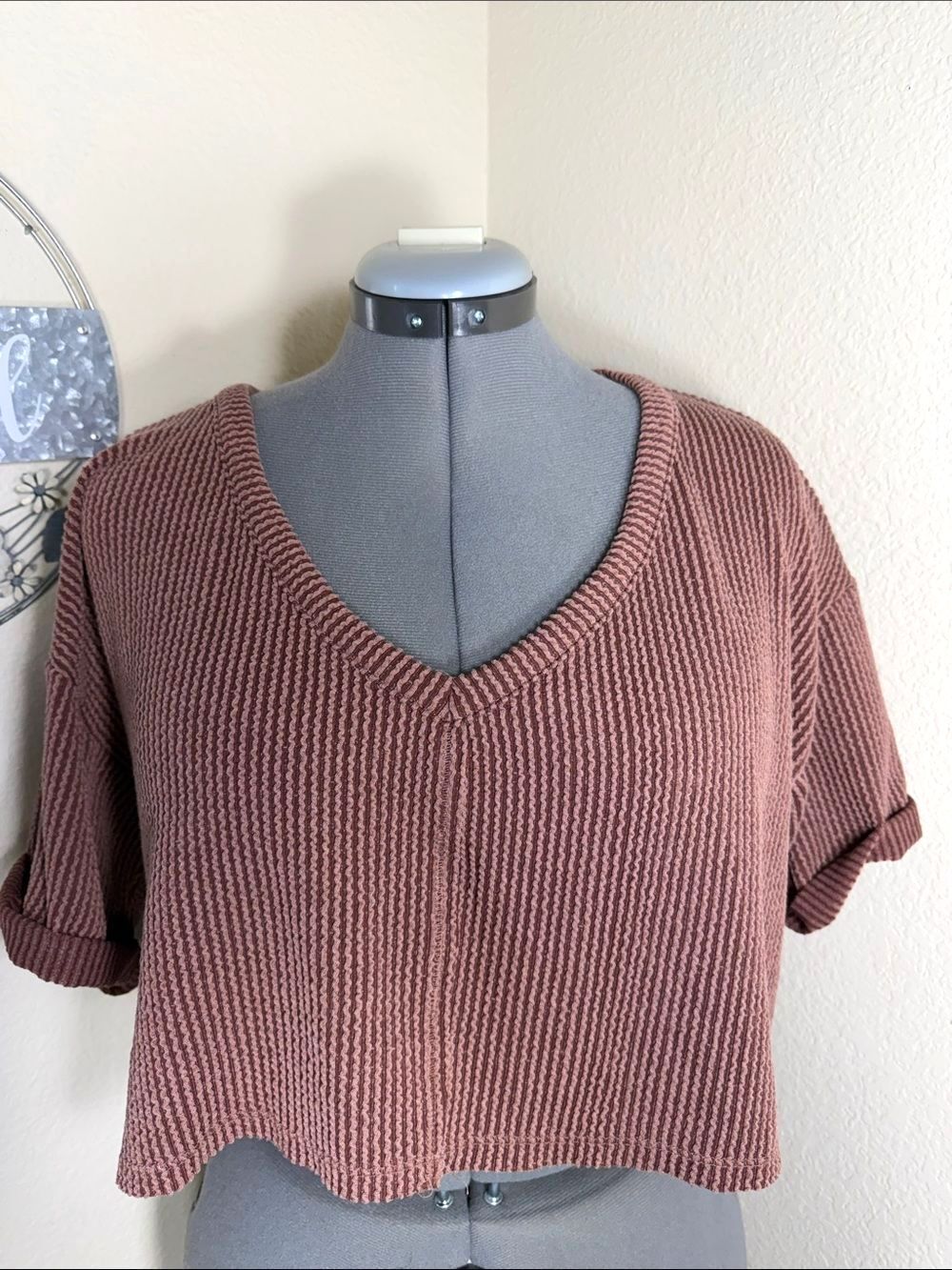 Altar'd State Waffle Knit Crop Top Medium M Mauve V-Neck Cuffed Short Sleeve